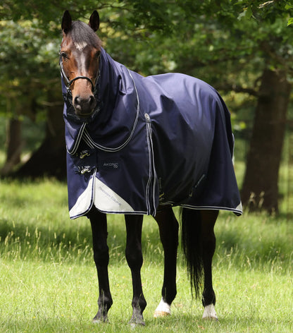 Couverture d’extérieur Akoni 0 g avec couvre-cou classique – Premier Equine