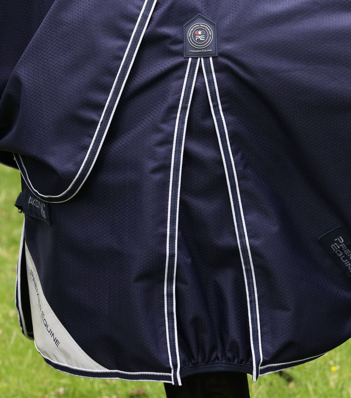 Couverture d’extérieur Akoni 0 g avec couvre-cou classique – Premier Equine