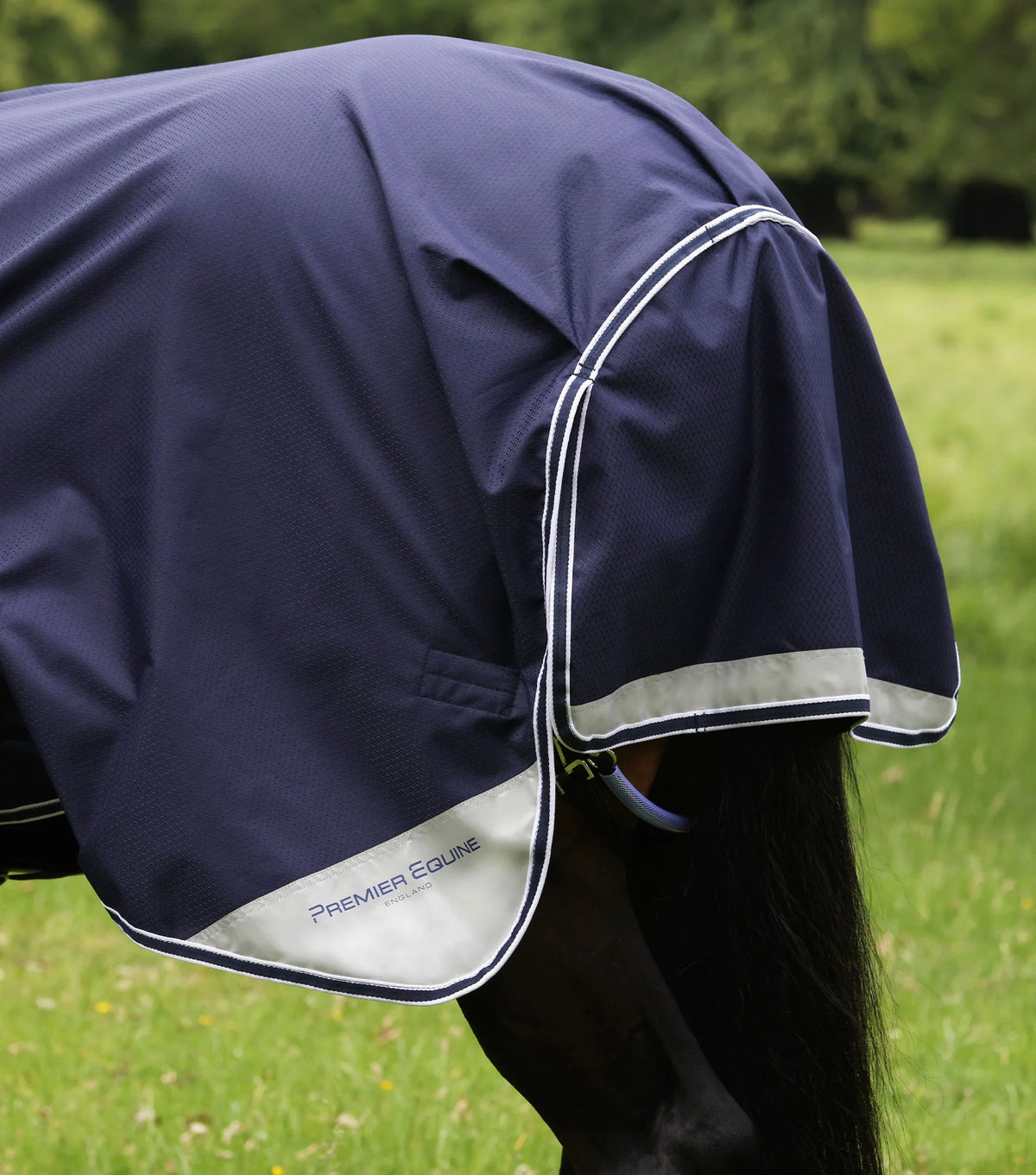 Couverture d’extérieur Akoni 0 g avec couvre-cou classique – Premier Equine