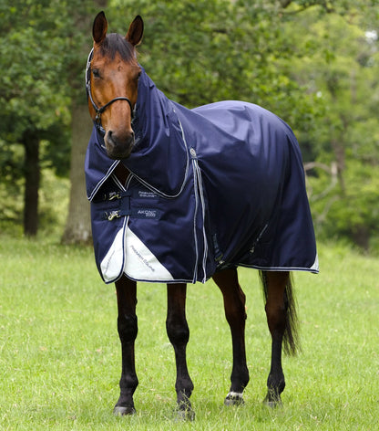 Couverture d’extérieur Akoni 200 g avec couvre-cou classique – Premier Equine