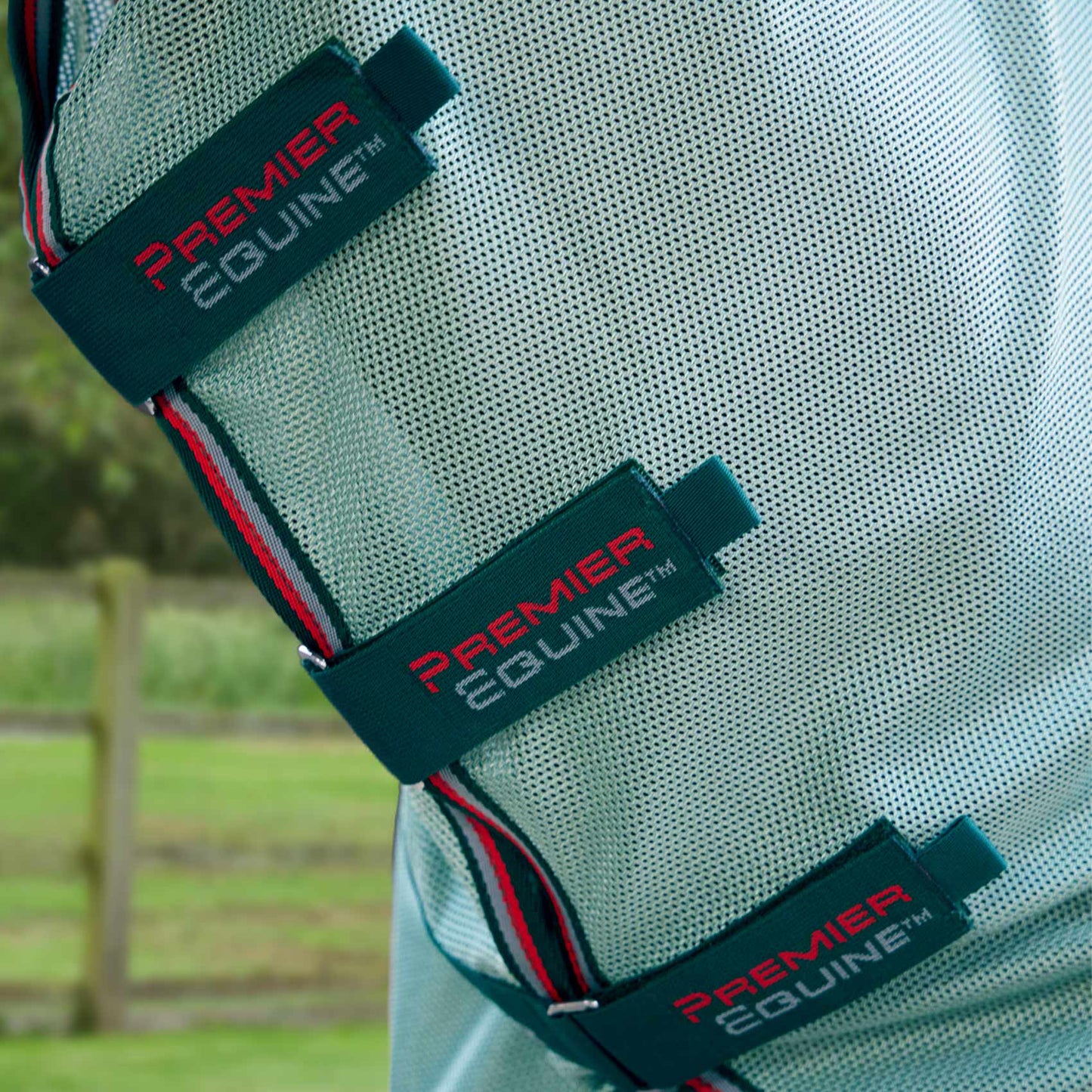 Couverture anti-mouches Bug Buster Premier Equine – Protection UV et insectes pour cheval