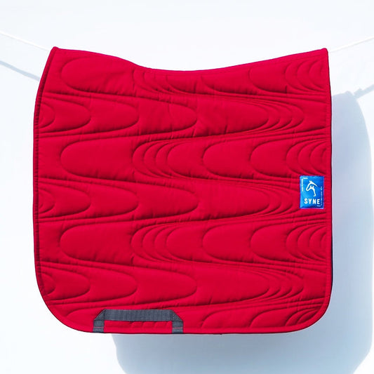 Tapis Synergie Rouge Syne – Tissu Up-cyclé Gabardine Coton, Rembourrage Ouate & Maille 3D Respirante