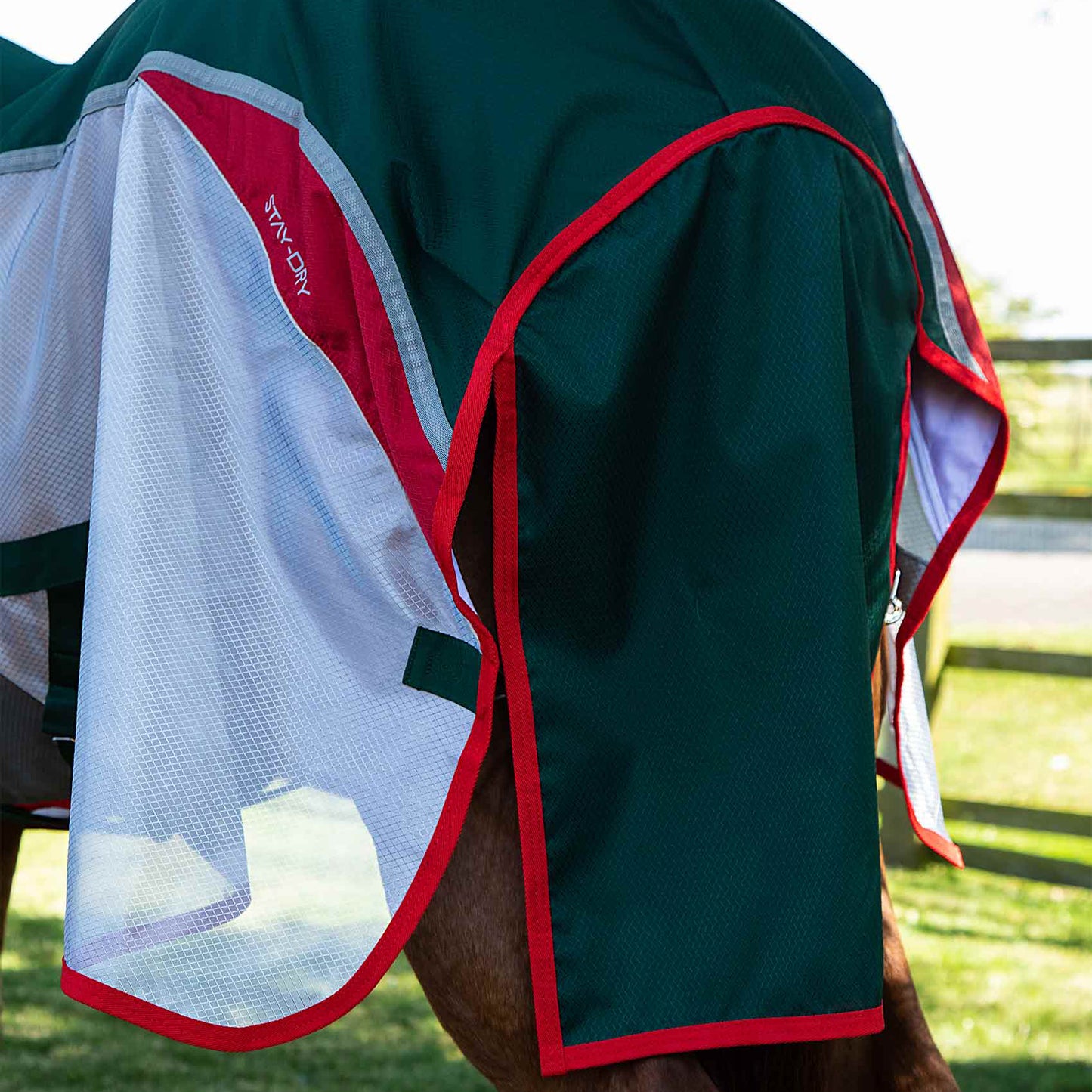 Couverture Anti-Mouches Premier Equine Buster Stay-Dry Super Lite – Protection imperméable, légère et respirante pour cheval