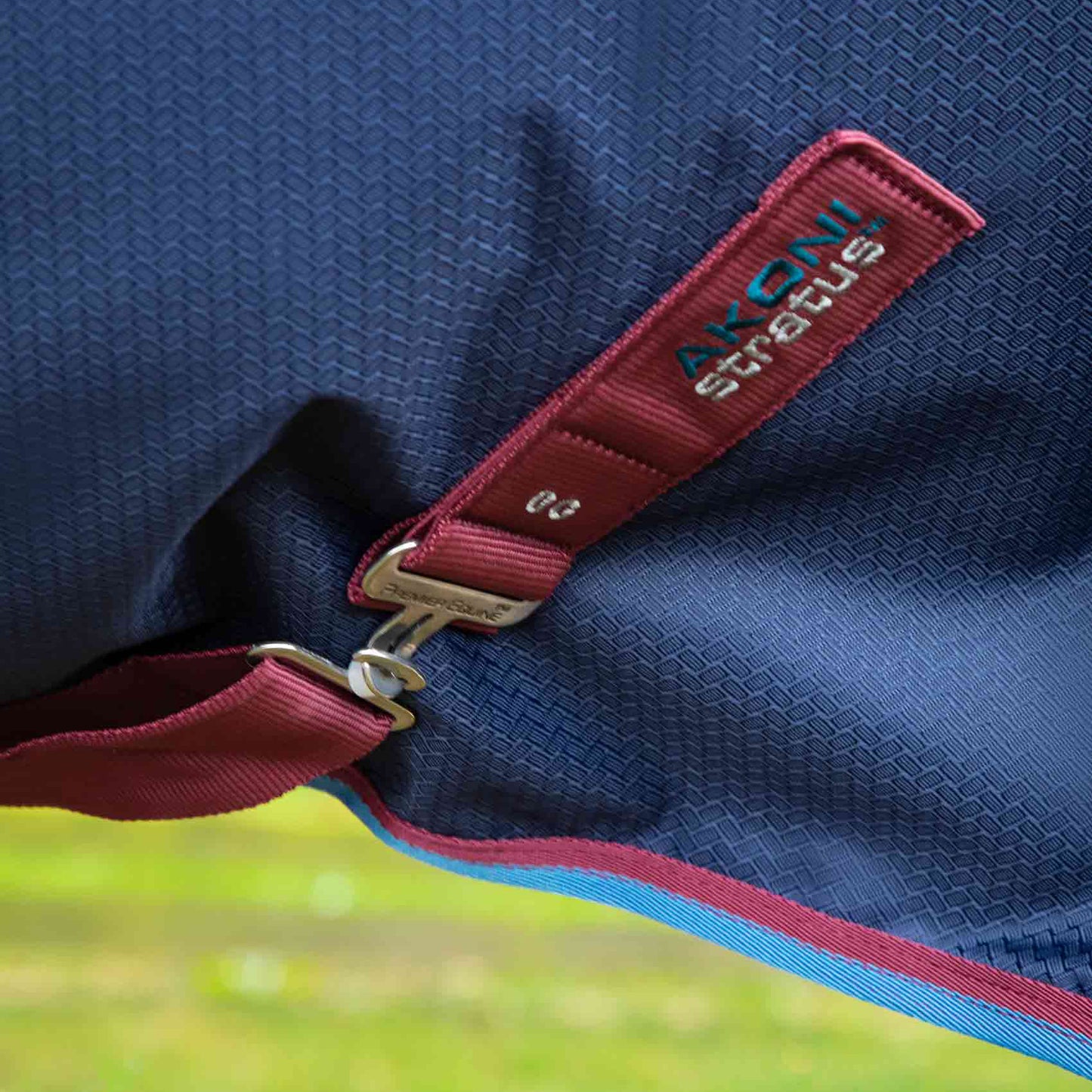 Couverture Akoni 0g avec Couvre-Cou Imperméable Polyester 600D Respirante | Premier Equine