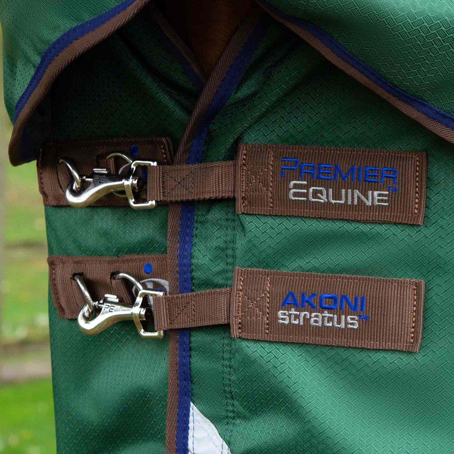 Couverture Akoni 0g avec Couvre-Cou Imperméable Polyester 600D Respirante | Premier Equine