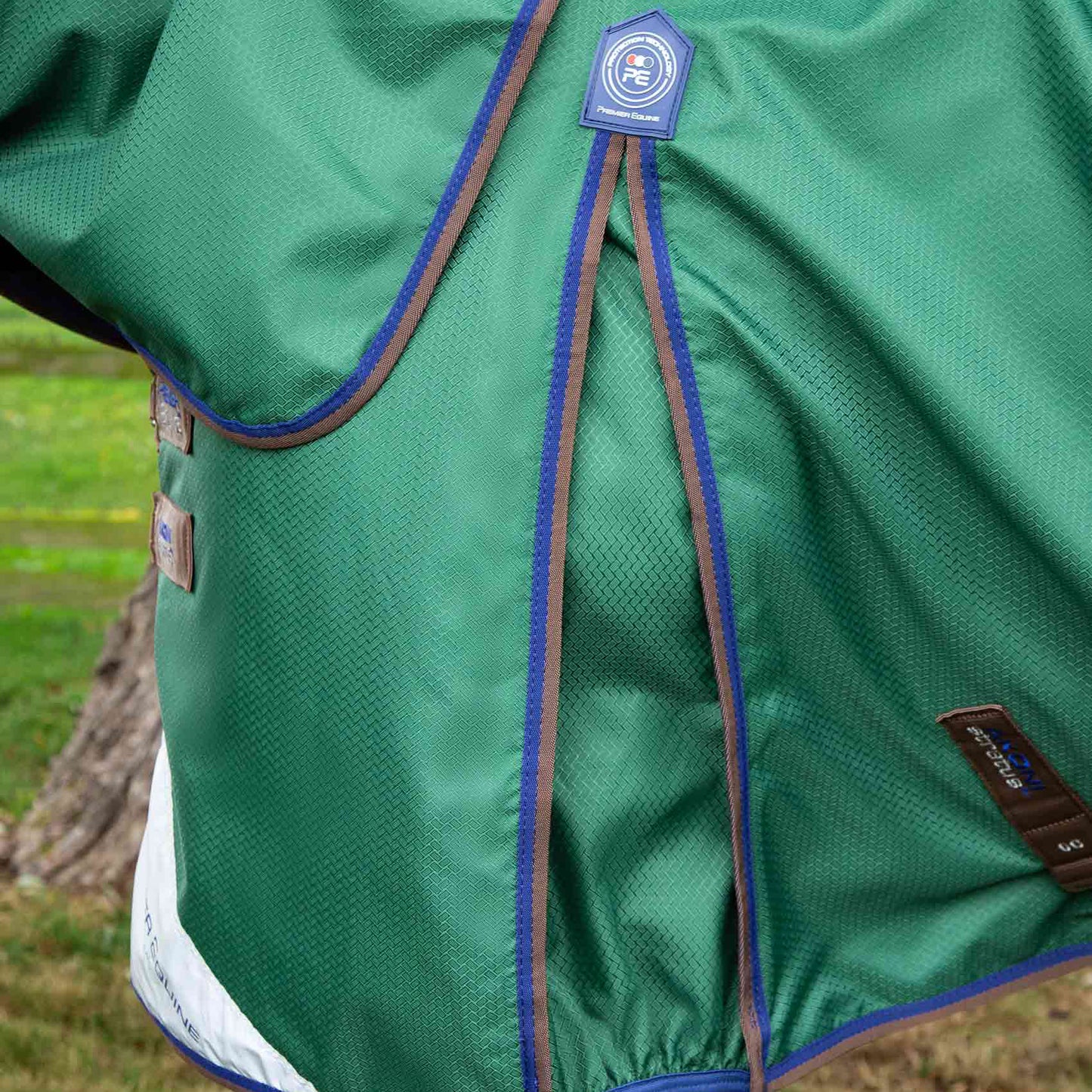 Couverture Akoni 0g avec Couvre-Cou Imperméable Polyester 600D Respirante | Premier Equine