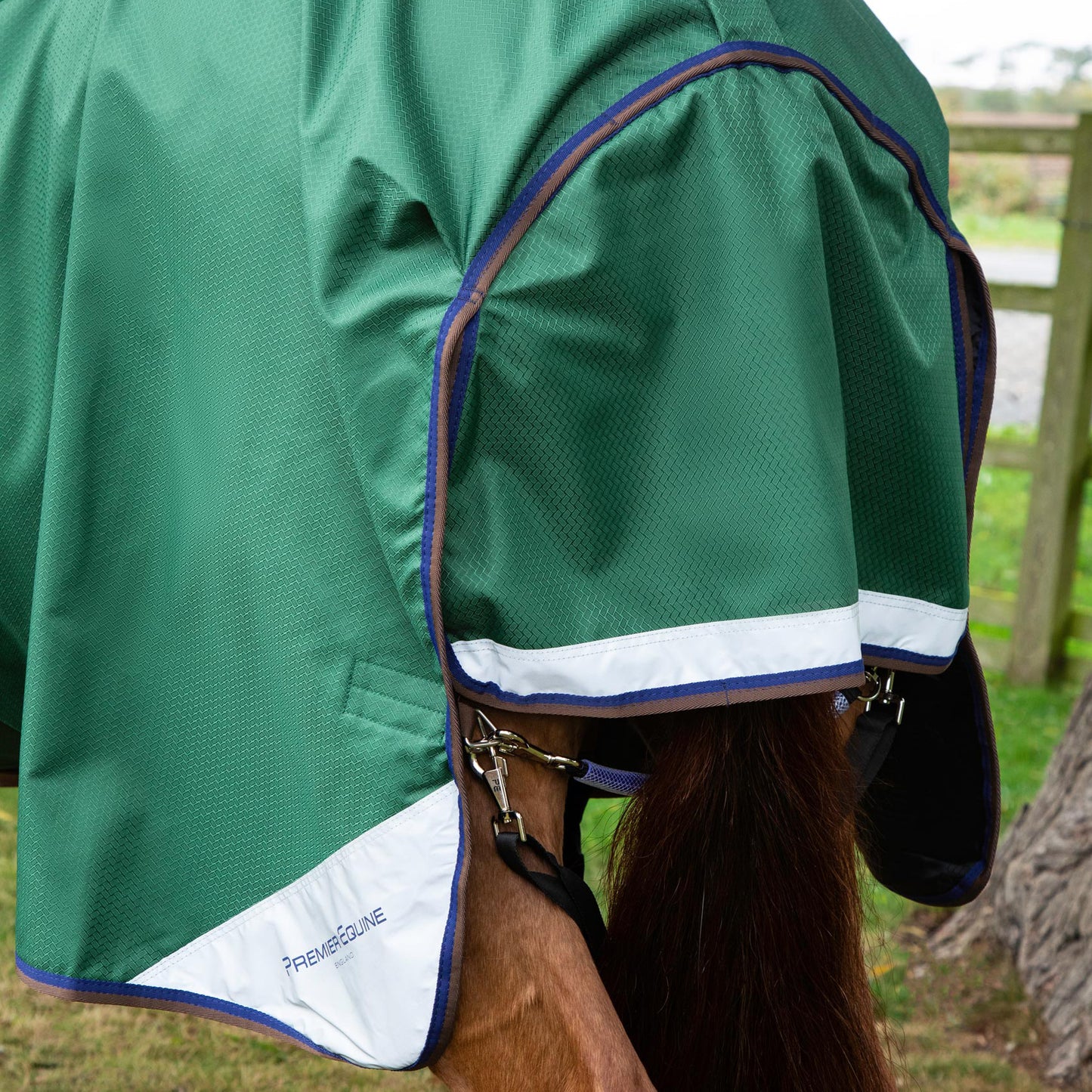 Couverture Akoni 0g avec Couvre-Cou Imperméable Polyester 600D Respirante | Premier Equine