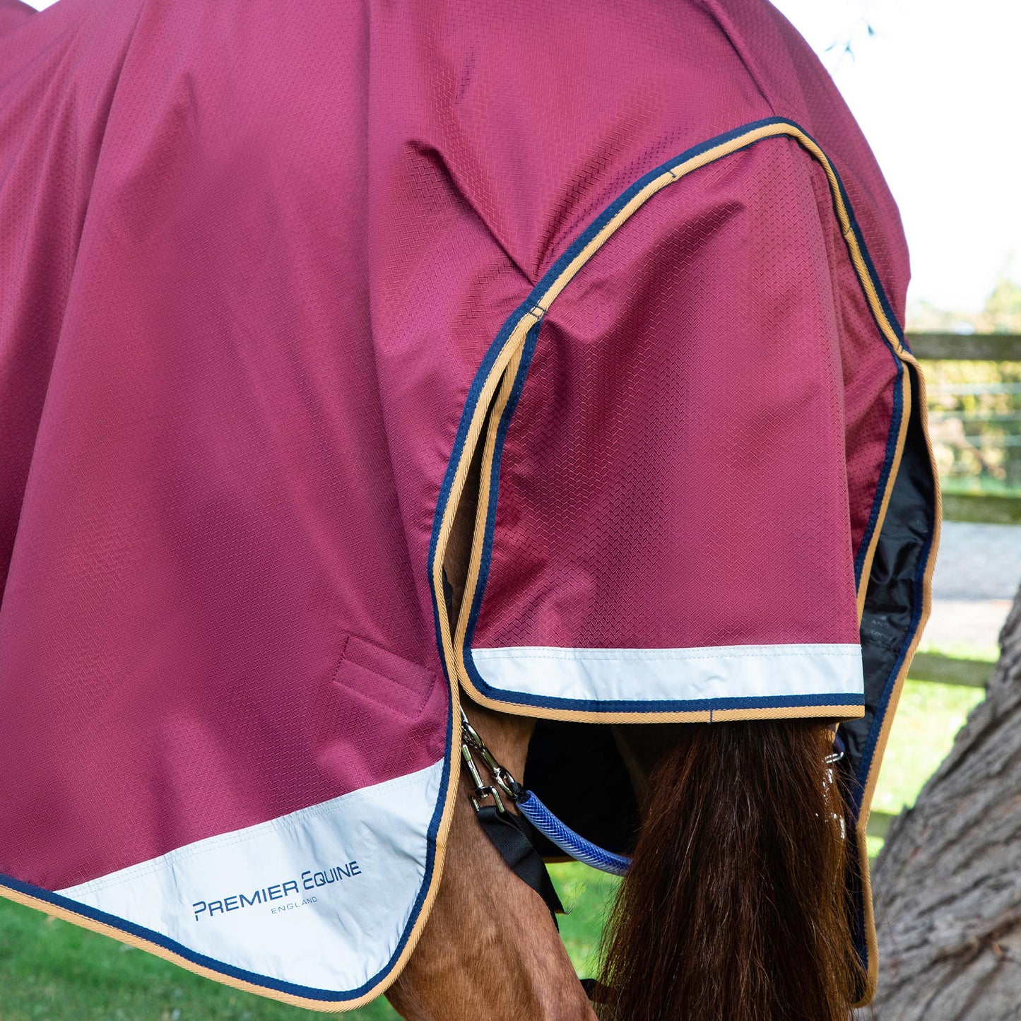 Couverture Akoni 0g avec Couvre-Cou Imperméable Polyester 600D Respirante | Premier Equine