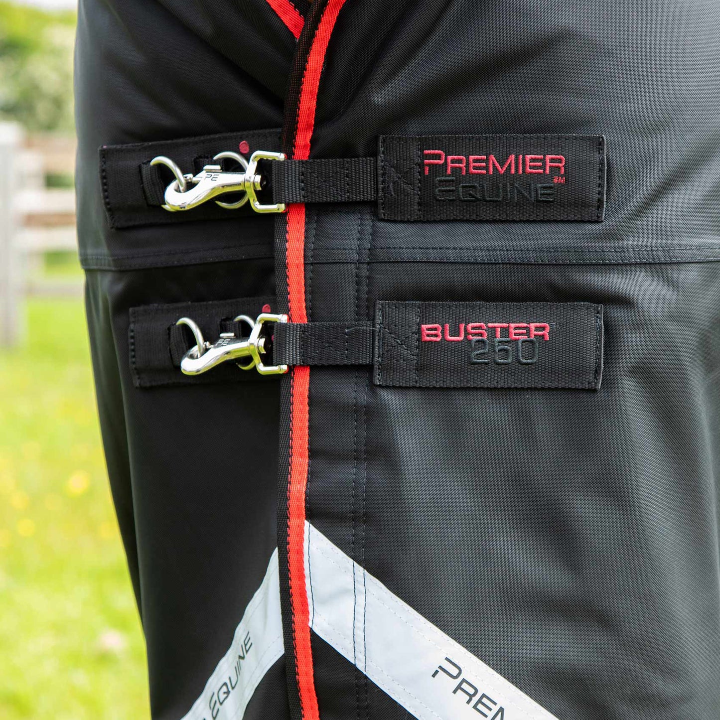 Couverture Buster 250g Imperméable Nylon Balistique 840D avec Couvre-Cou | Premier Equine