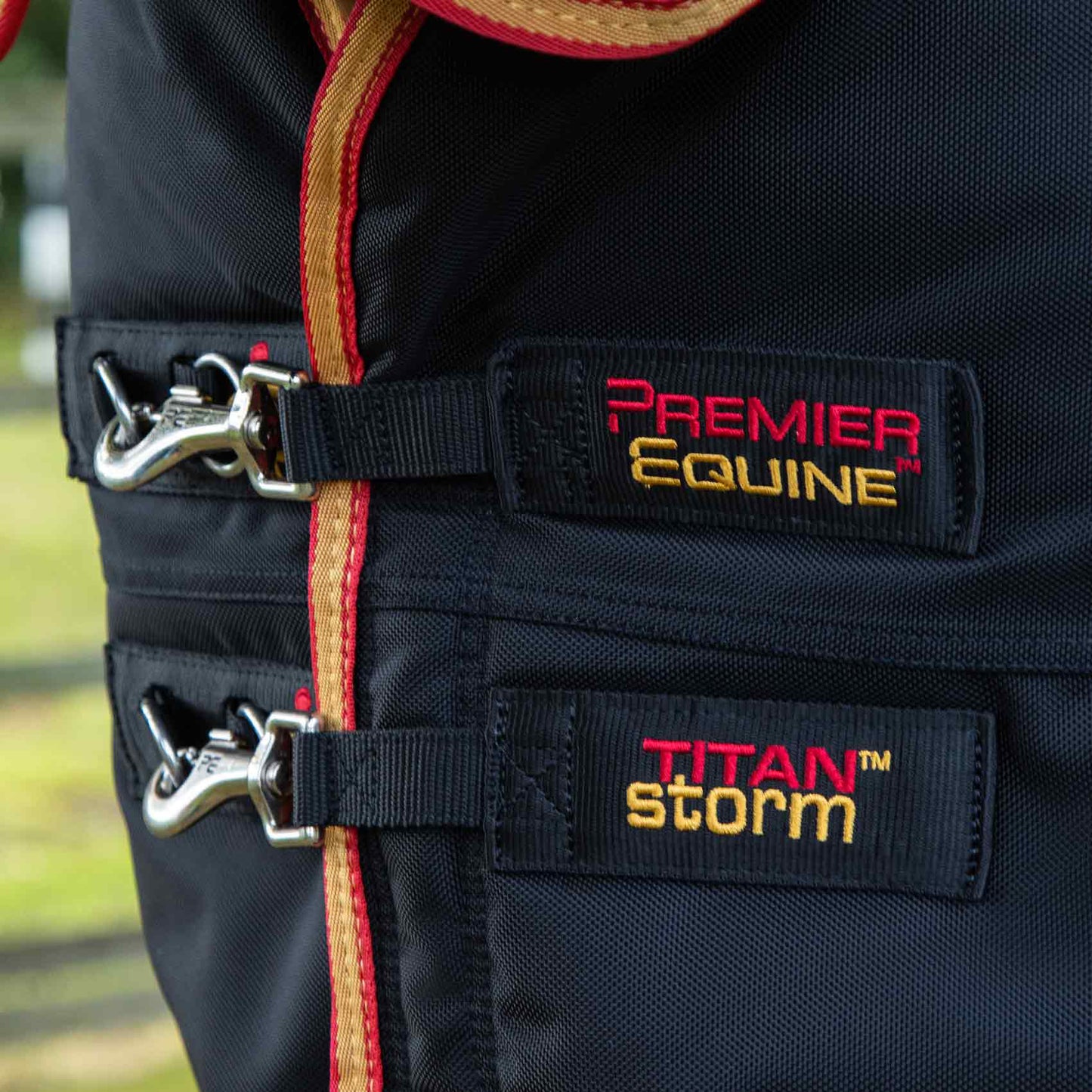 Couverture Titan Storm 450g Premier Equine avec Couvre-Cou – Ultra Chaleur Cheval