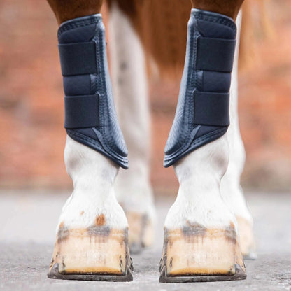 Guêtres de Dressage Premier Equine Carbon Air-Tech – Protection Ventilée à Fermeture Simple