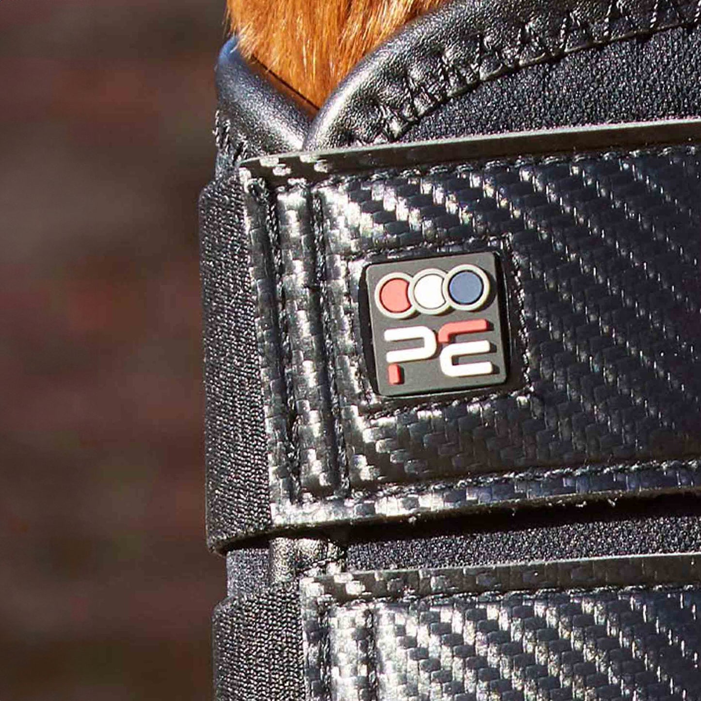 Guêtres de Dressage Premier Equine Carbon Air-Tech – Protection Ventilée à Fermeture Simple