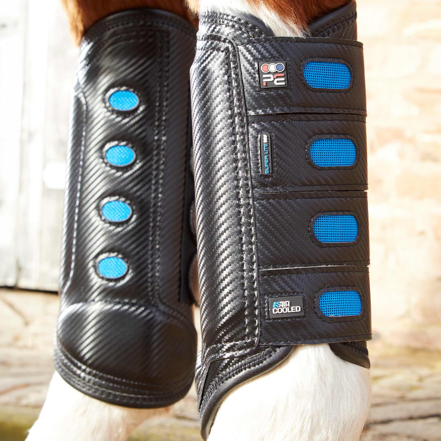 Guêtres Postérieurs Air Cooled Super Lite Carbon Tech Premier Equine – Protection Légère et Ventilée