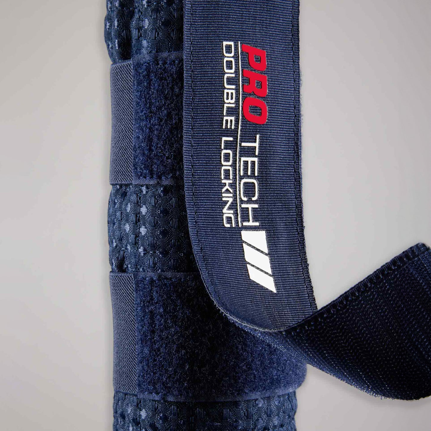 Protège-queue matelassé en nid d’abeille Premier Equine avec double fermeture Velcro