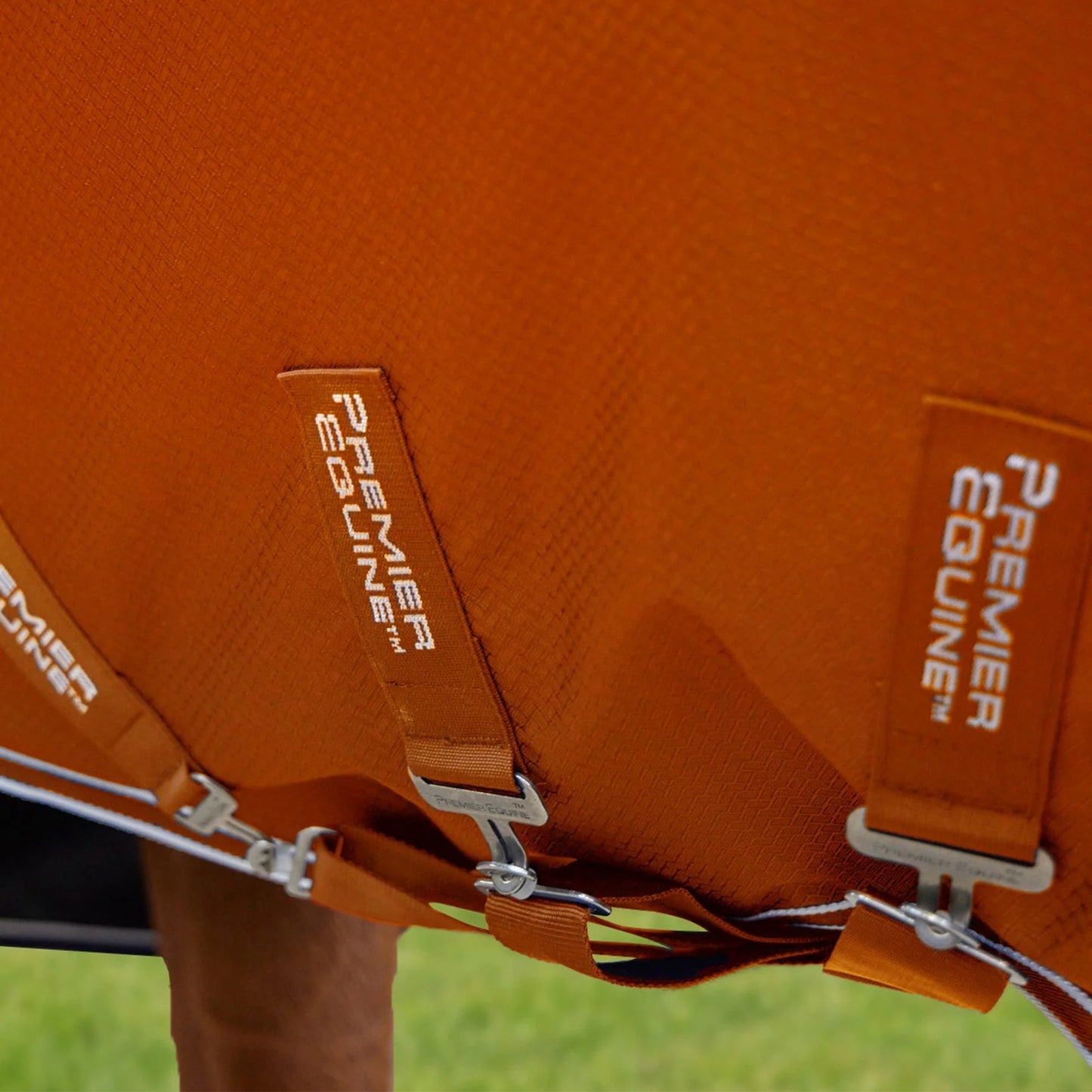 Couverture d’extérieur Stratus 600D série 200 g avec couvre-cou classique - Premier Equine