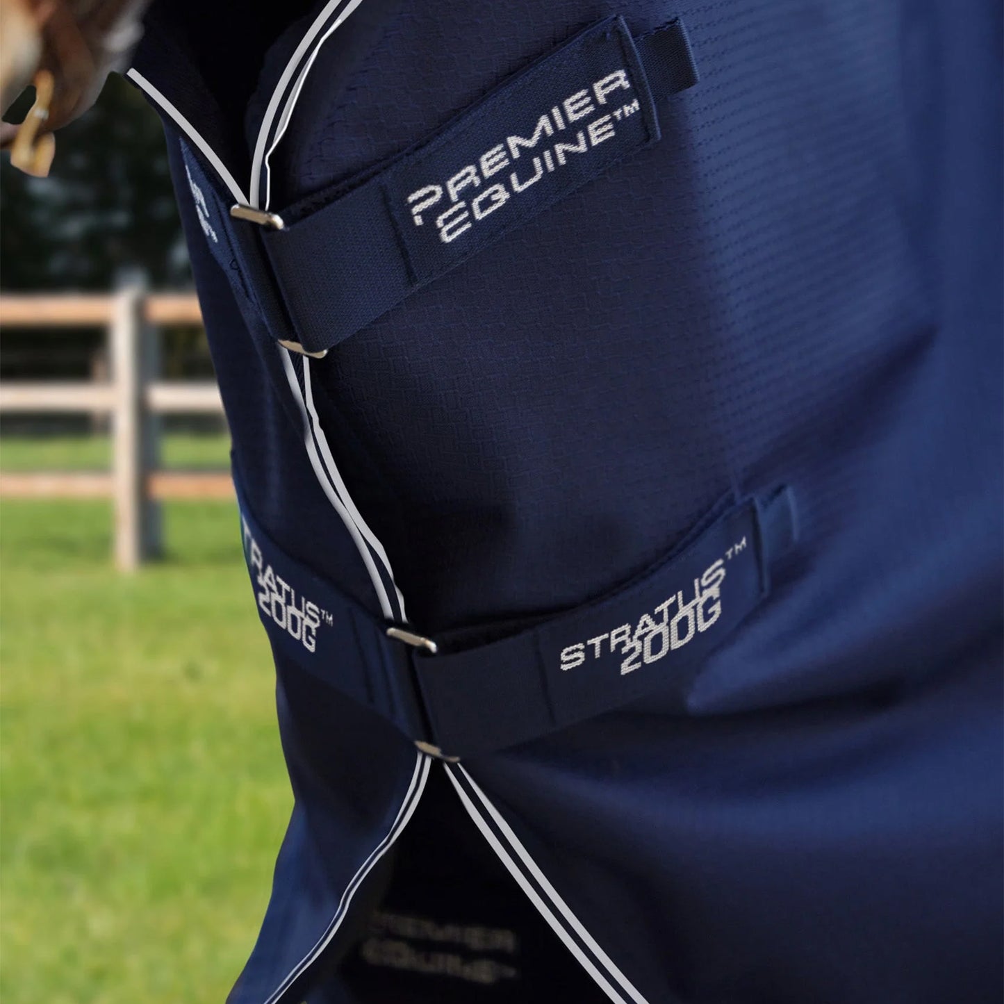 Couverture d’extérieur Stratus 600D série 200 g avec couvre-cou classique - Premier Equine