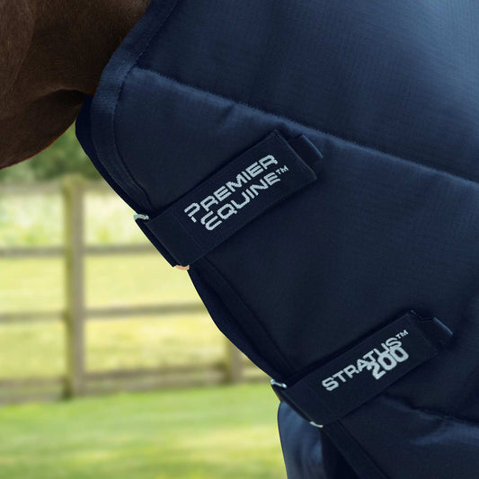 Couverture d’écurie Stratus 200g avec couvre-cou 420D – Protection chaude et respirante Premier Equine