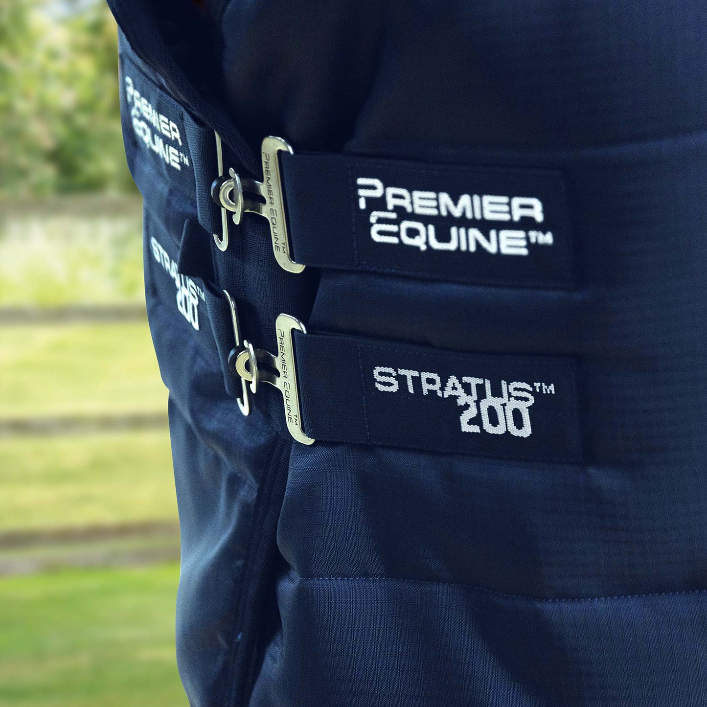 Couverture d’écurie Stratus 200g avec couvre-cou 420D – Protection chaude et respirante Premier Equine
