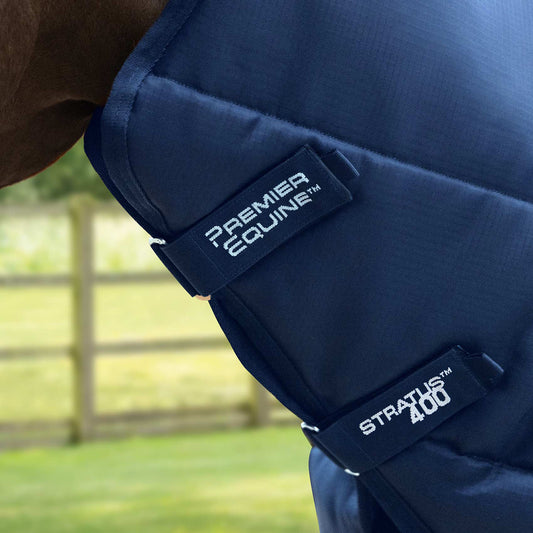 Couverture d’écurie Stratus 400g avec couvre-cou 420D – Isolation thermique et confort Premier Equine